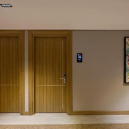 Отель Ramada Encore By Wyndham Sisli 4*
