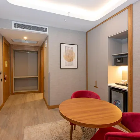 Отель Ramada Encore By Wyndham Sisli 4*
