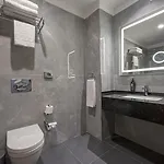 מלון Ramada Encore By Wyndham Sisli 4*