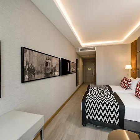 Ramada Encore By Wyndham Sisli 4*