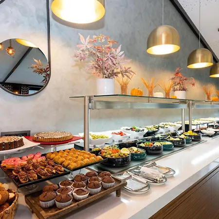 Ramada Encore By Wyndham Sisli 4*