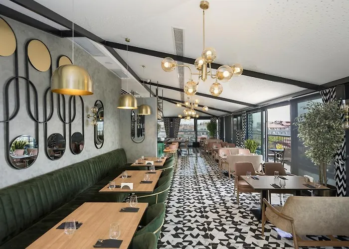 Ramada Encore By Wyndham Sisli 4*