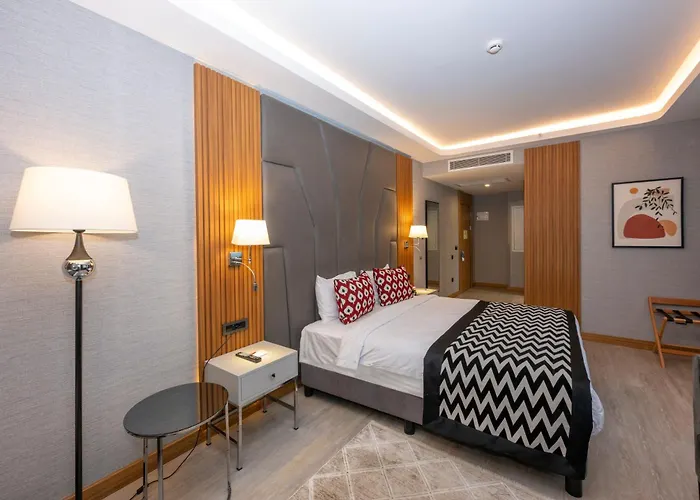 Ramada Encore By Wyndham Sisli מלון 4*